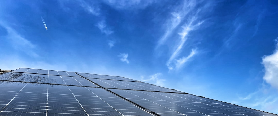 fortschritte in der solarenergie: entdecken sie die neuesten innovationen und technologien zur effizienten nutzung von sonnenenergie für eine nachhaltige zukunft.